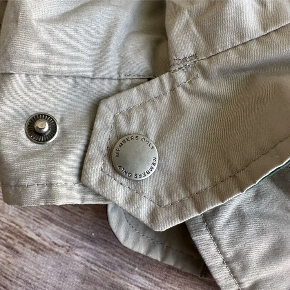 Members Only Men's Vintage Jacket XL Beige Windbreaker Tan with Green Trim Zip - Picture 5 of 15